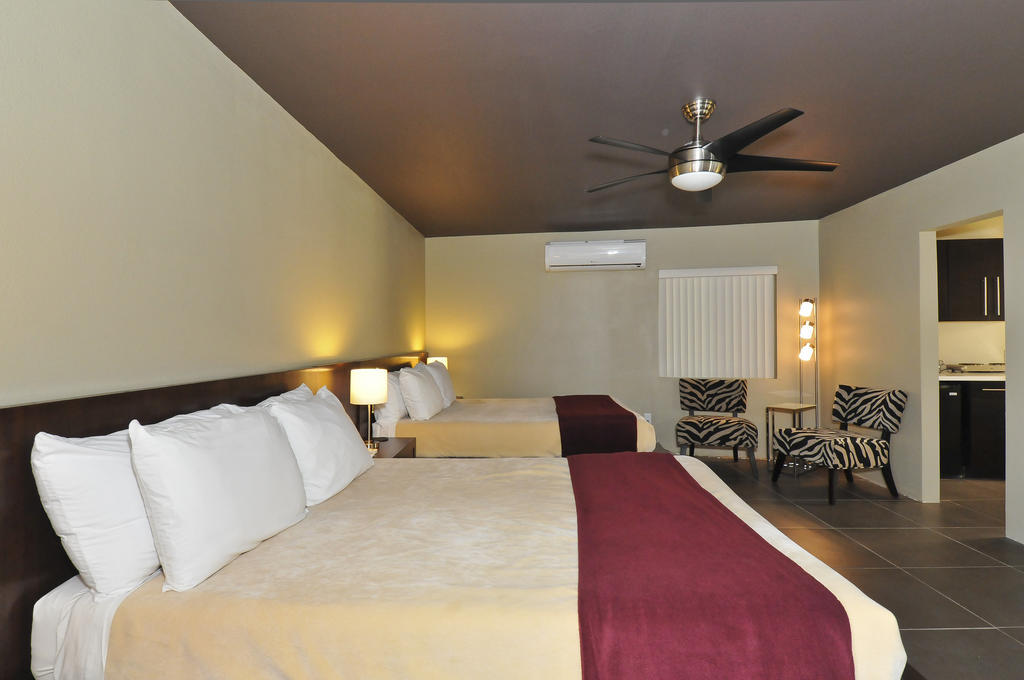 Bearfoot Inn - Clothing Optional Hotel For Gay Men Palm Springs Quarto foto